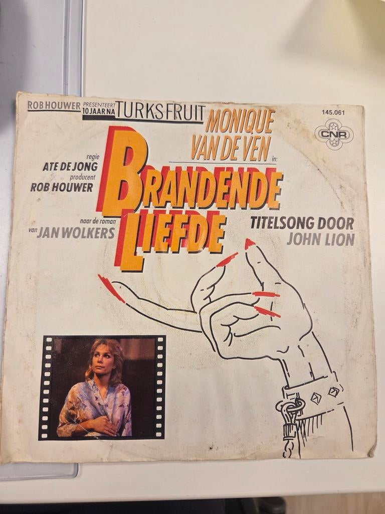 John Lion Brandende Liefde 7 inch singel, Cd's en Dvd's, Ophalen of Verzenden, Zo goed als nieuw, Overige formaten