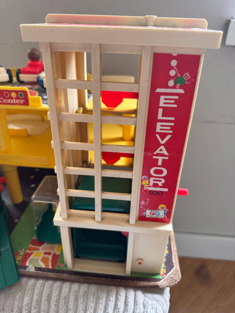 Vintage Fisher Price Garage met auto's en poppetjes, Ophalen of Verzenden, Gebruikt, Speelset, Met geluid
