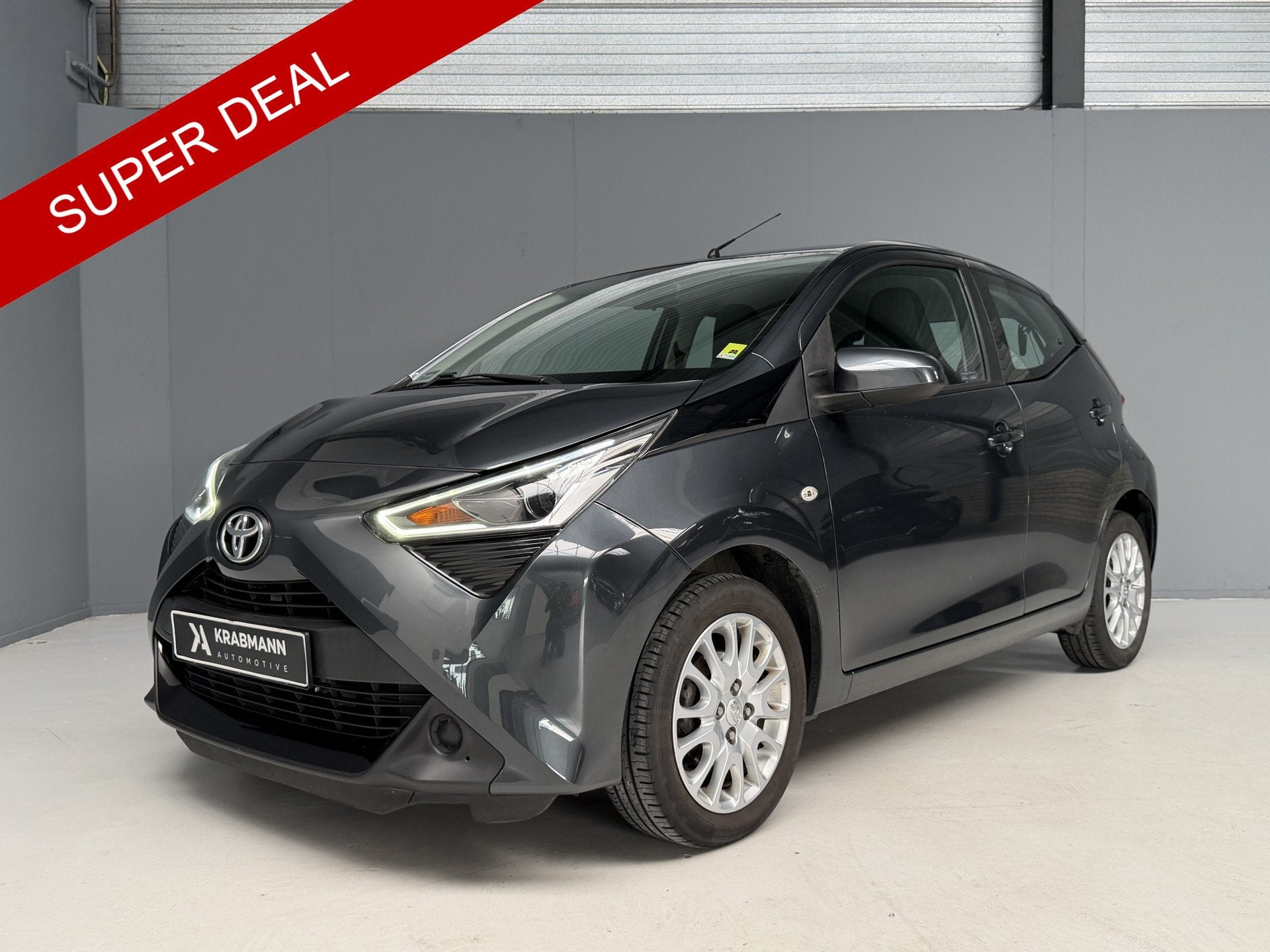 Toyota Aygo 1.0 VVT-i x-play DAB|Camera|Carplay|Automaat, Auto's, Toyota, Gebruikt, Zwart, 4 stoelen, Bedrijf