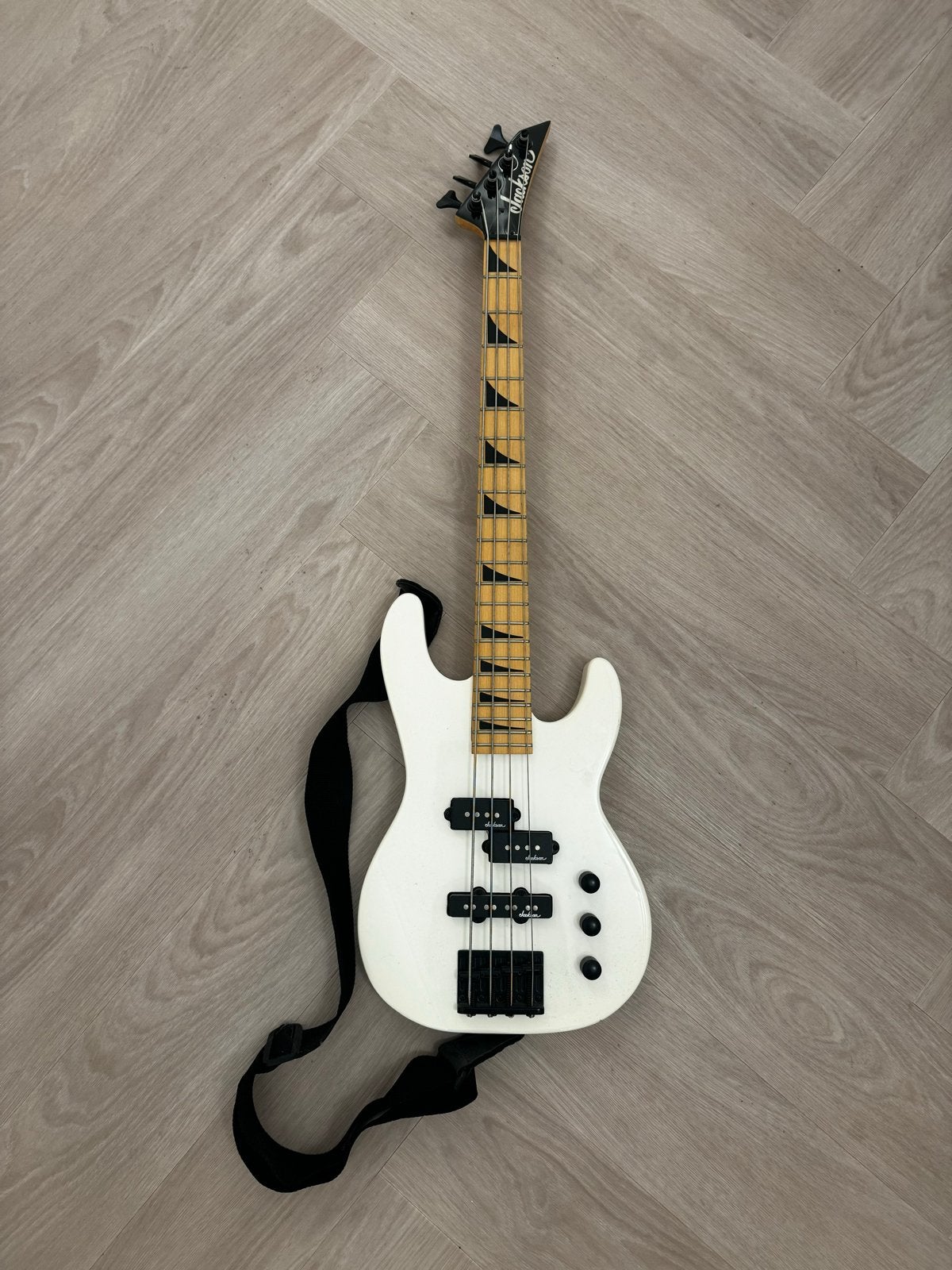 Jackson JS Series Minion JS1XM Basgitaar - Mini Bass, Muziek en Instrumenten, Ophalen, Zo goed als nieuw, Elektrisch