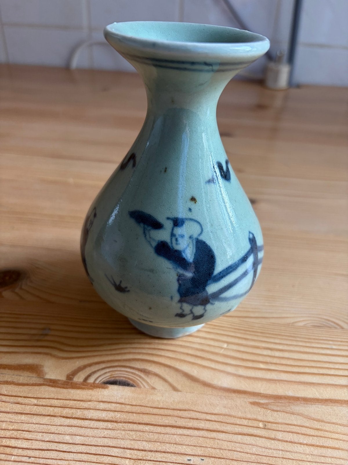 Antieke Chinese Celadon Vaas met Blauw-Witte Decoratie, Antiek en Kunst, Ophalen of Verzenden