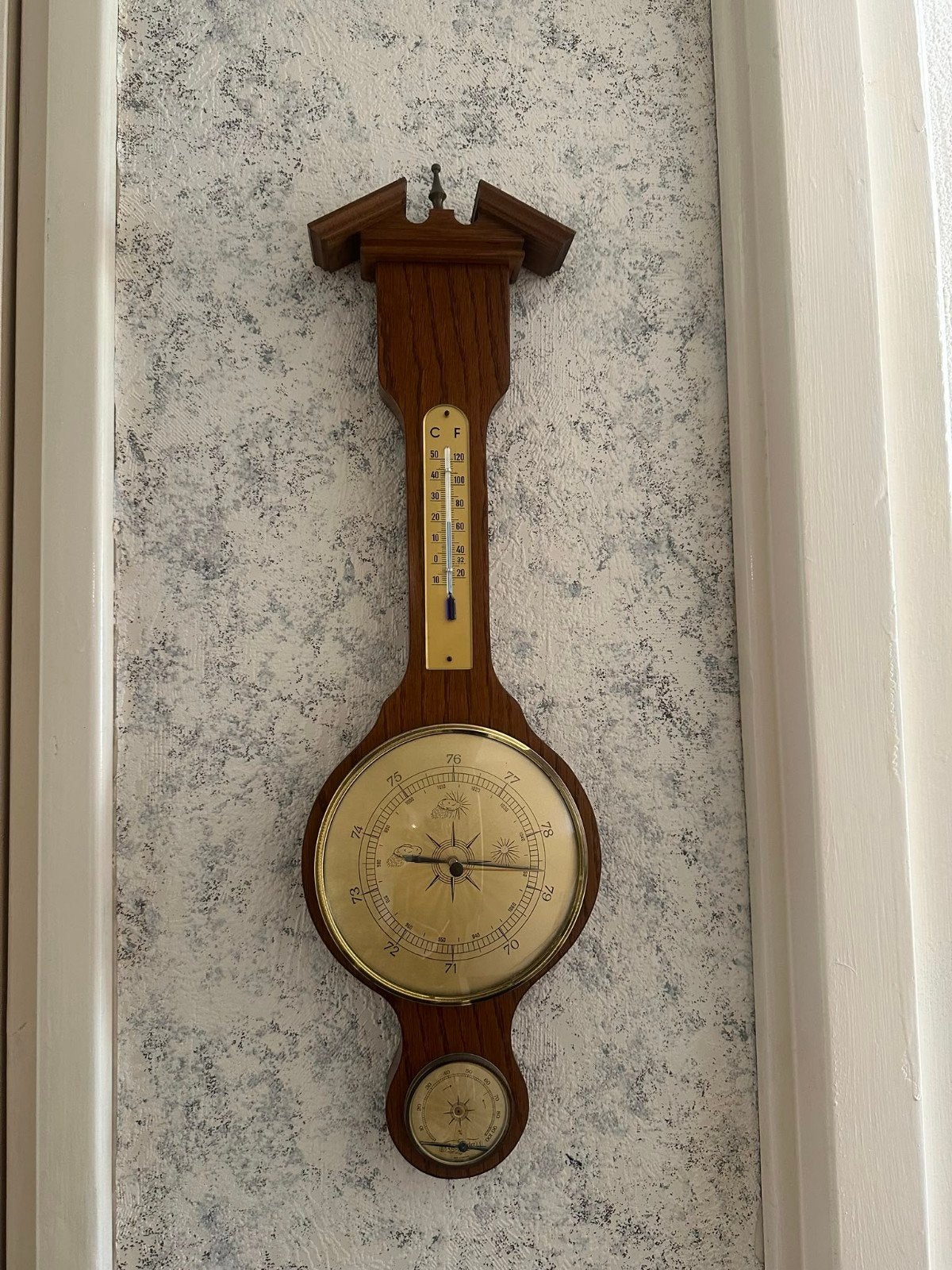 Barometer in eikenhouten lijst, Ophalen