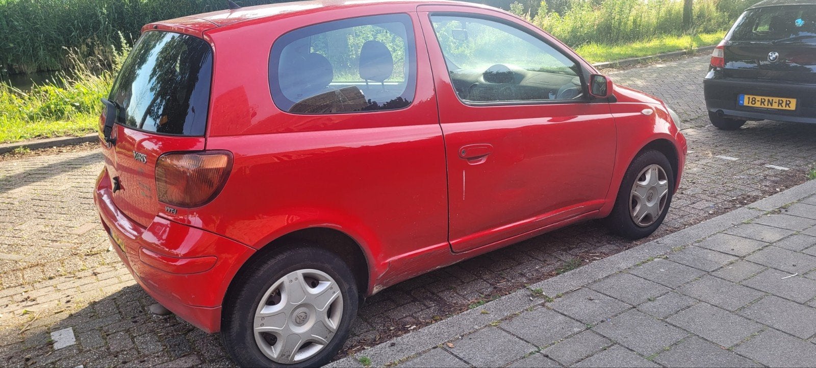 Toyota Yaris 1.0 16V Vvti 3DR 2005 Rood, APK, Auto's, Toyota, Stof, 31 €/maand, 4 cilinders, 400 kg