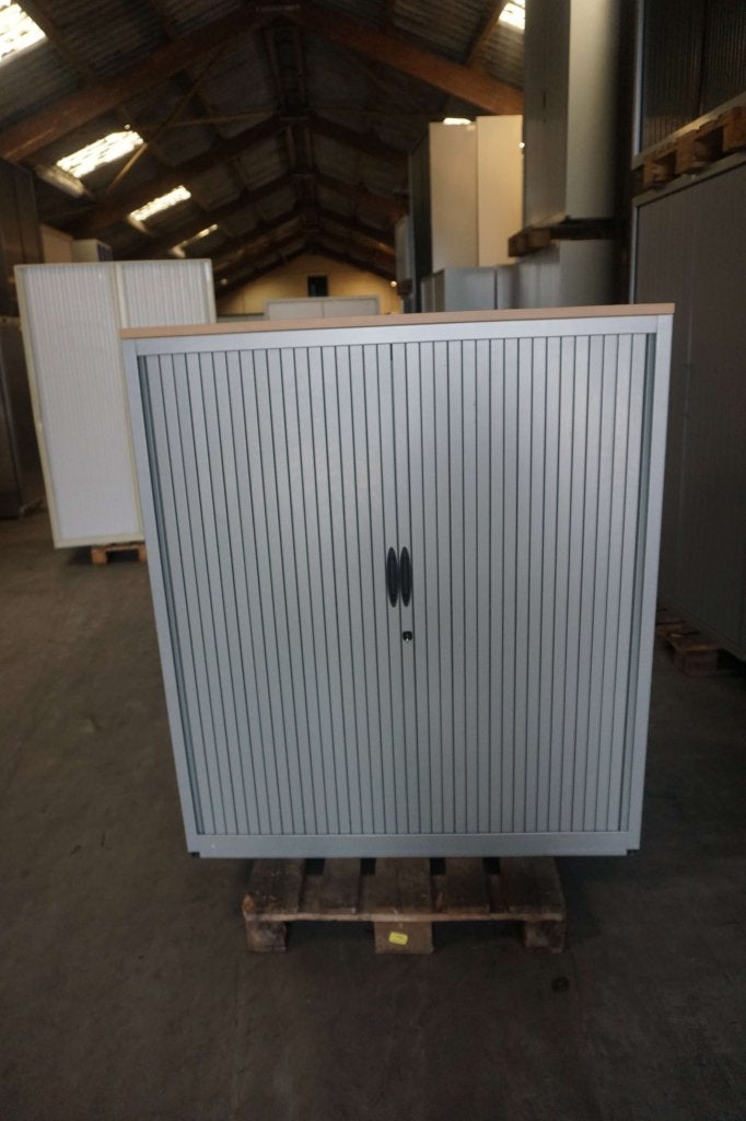 Nette roldeurkast archiefkast kantoorkast dossierkast kasten, Huis en Inrichting, Niet ingevuld, Gebruikt, 100 tot 150 cm, 100 tot 150 cm