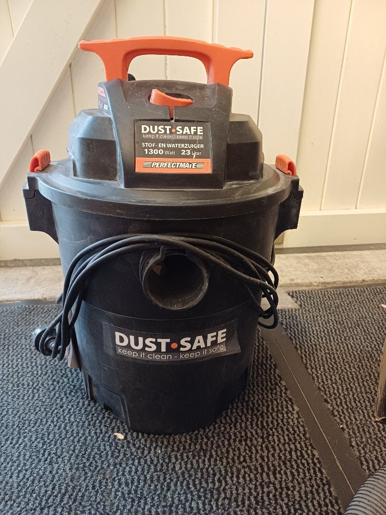 Stof-en Waterzuiger 23 Liter - 1300W voor industrie €25,-, Ophalen of Verzenden, Zo goed als nieuw, Overige typen