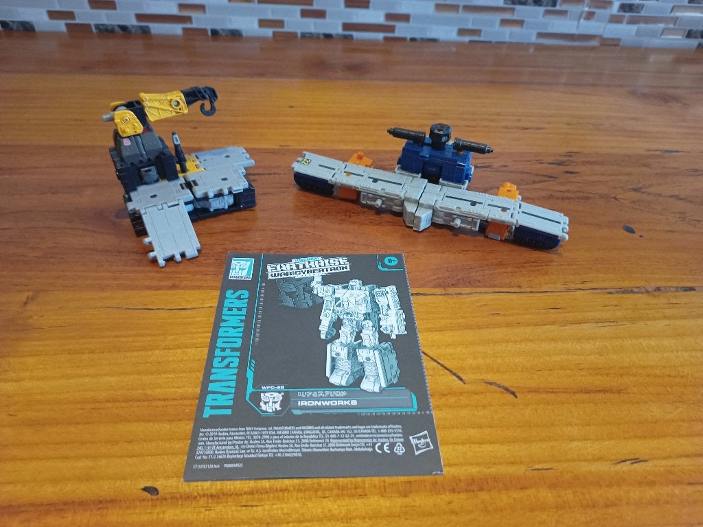 Transformers WFC  Iron Works en Airwave, Verzamelen, Overige generaties, Ophalen of Verzenden, Zo goed als nieuw, Overige rassen
