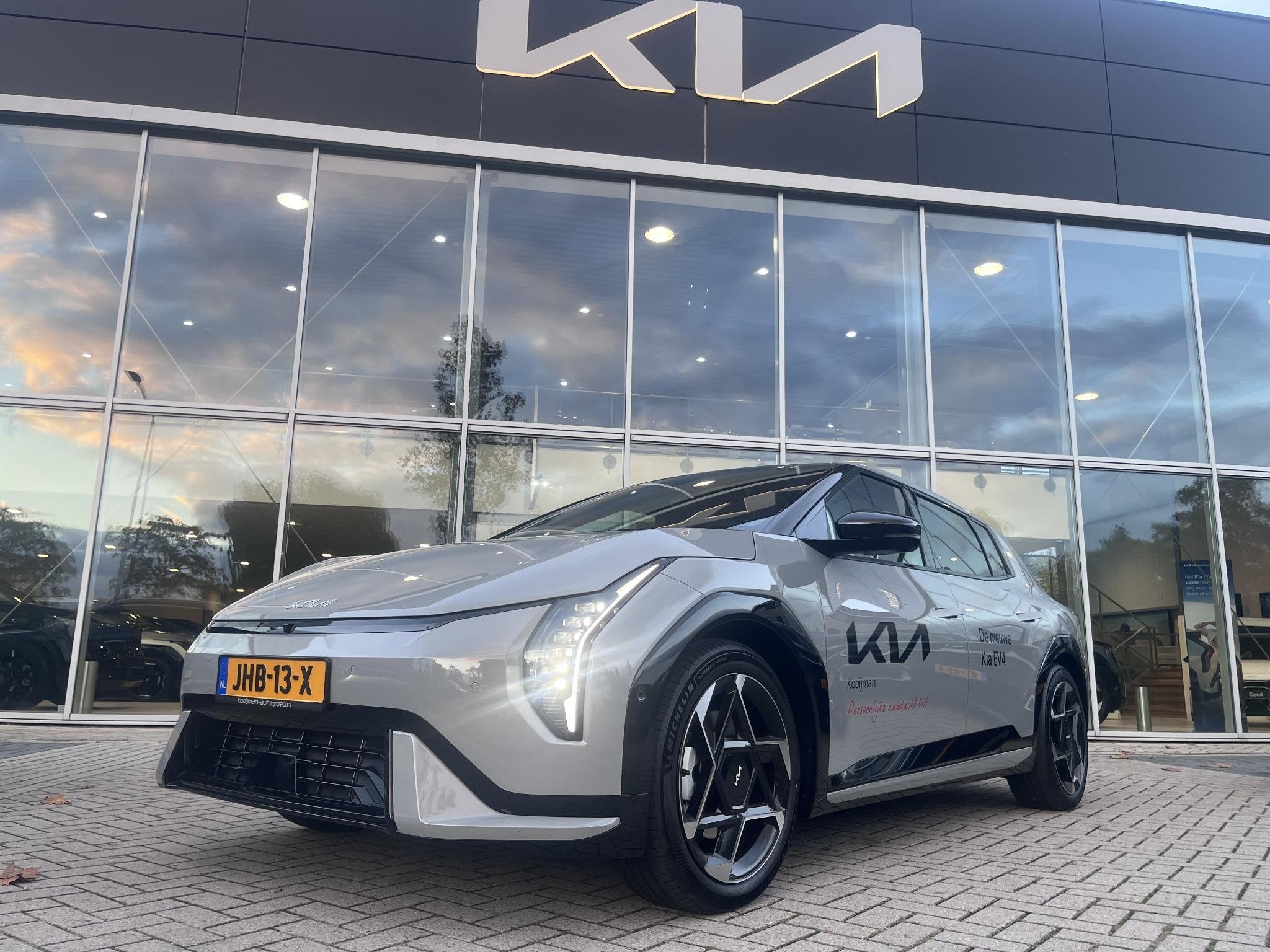 Kia EV4 GT-PlusLine 81.4 kWh Bel ons voor een scherpe offert, Auto's, 81 kWh, Origineel Nederlands, 584 km, 204 pk