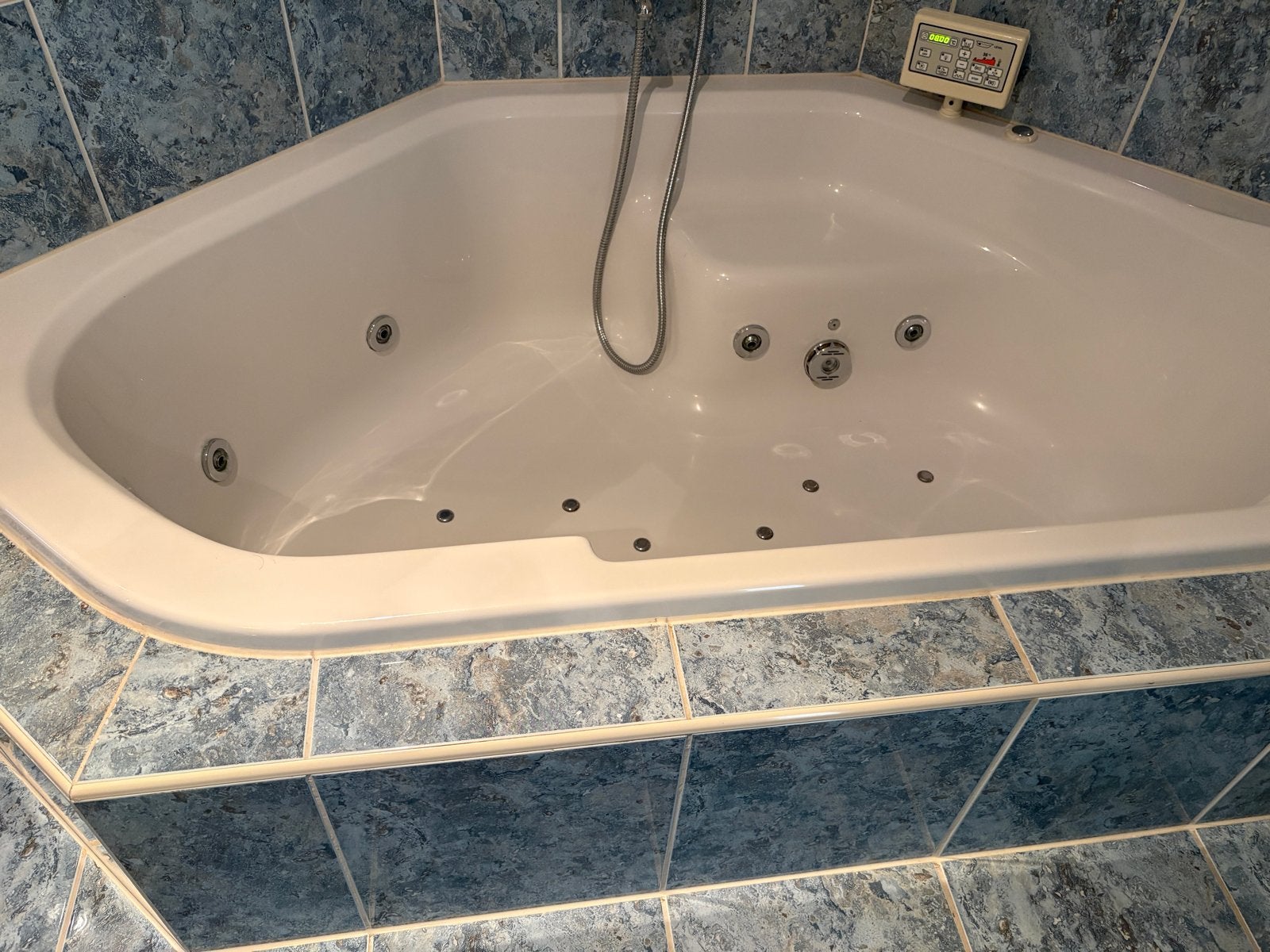 Hoekbad met Jacuzzi Functie en Bedieningspaneel, Ophalen, Gebruikt, Met bad
