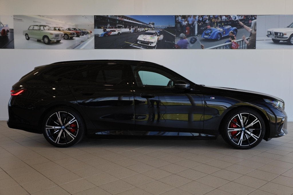 BMW i5 Touring eDrive40 | M Sportpakket Pro | Comfortstoelen, Automaat, Zwart, Met garantie (alle), 560 km