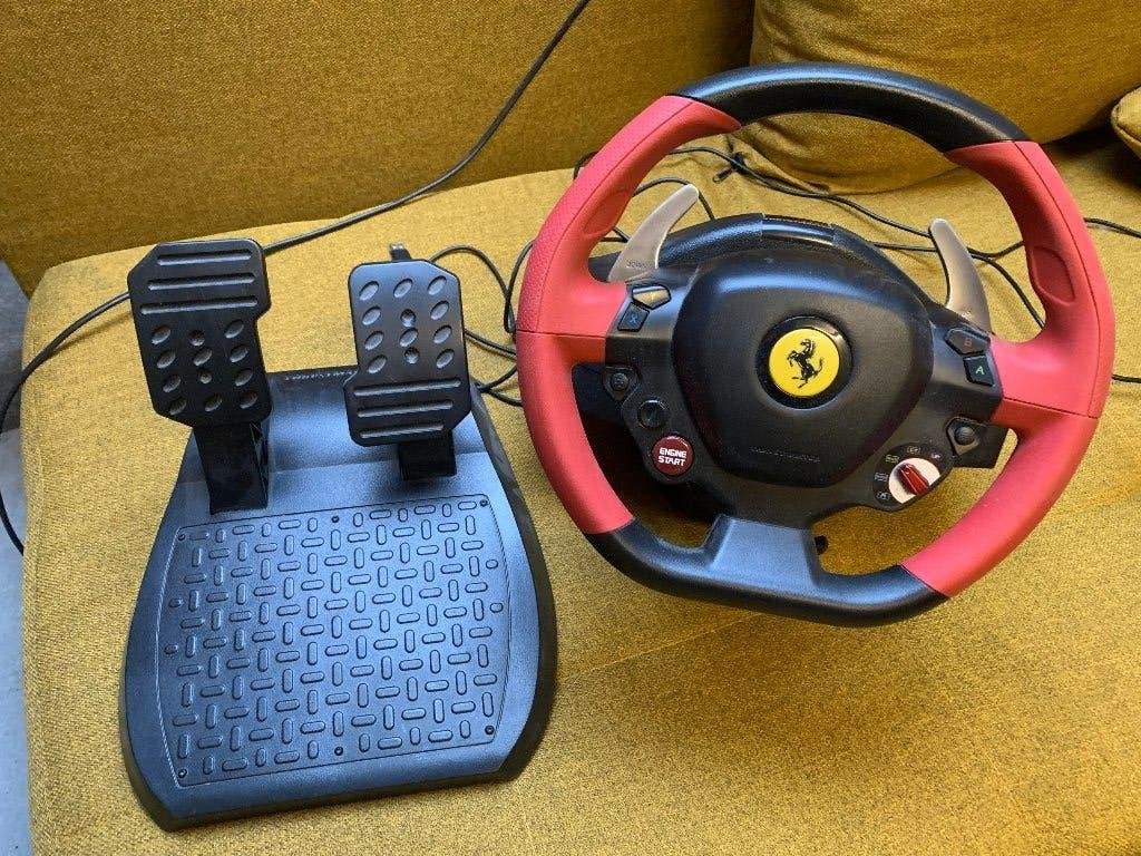 thrustmaster ferrari 458 spider racing wheel / race stuur, Spelcomputers en Games, Spelcomputers | Xbox | Accessoires, Ophalen