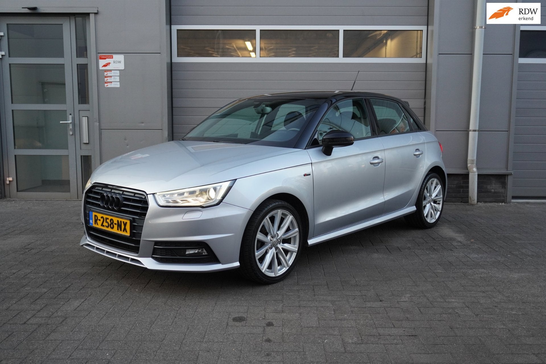 Audi A1 Sportback 1.0 TFSI Sport Pro Line S, Auto's, Voorwielaandrijving, Stof, 95 pk, 4 stoelen