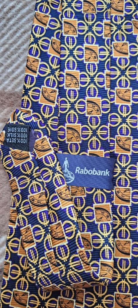 Zijden Rabobank stropdas – nieuw in verpakking, Kleding | Heren, Stropdassen, Ophalen of Verzenden, Nieuw, Geel, Met patroon