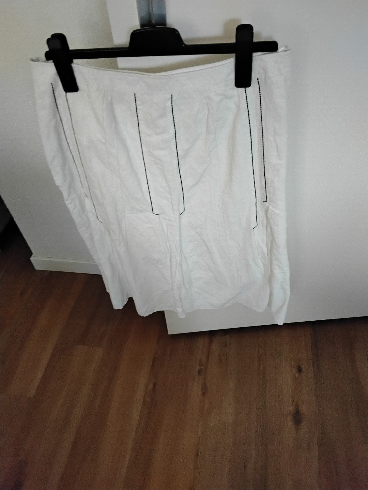 Witte Apriori rok met zwarte stiksels, maat 42, Kleding | Dames, Wit, Maat 42/44 (L), Ophalen of Verzenden, Zo goed als nieuw