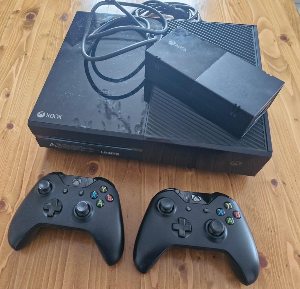 Xbox One + 2 controllers 1TB, Spelcomputers en Games, Spelcomputers | Xbox One, Ophalen of Verzenden, 1 TB, Met 2 controllers