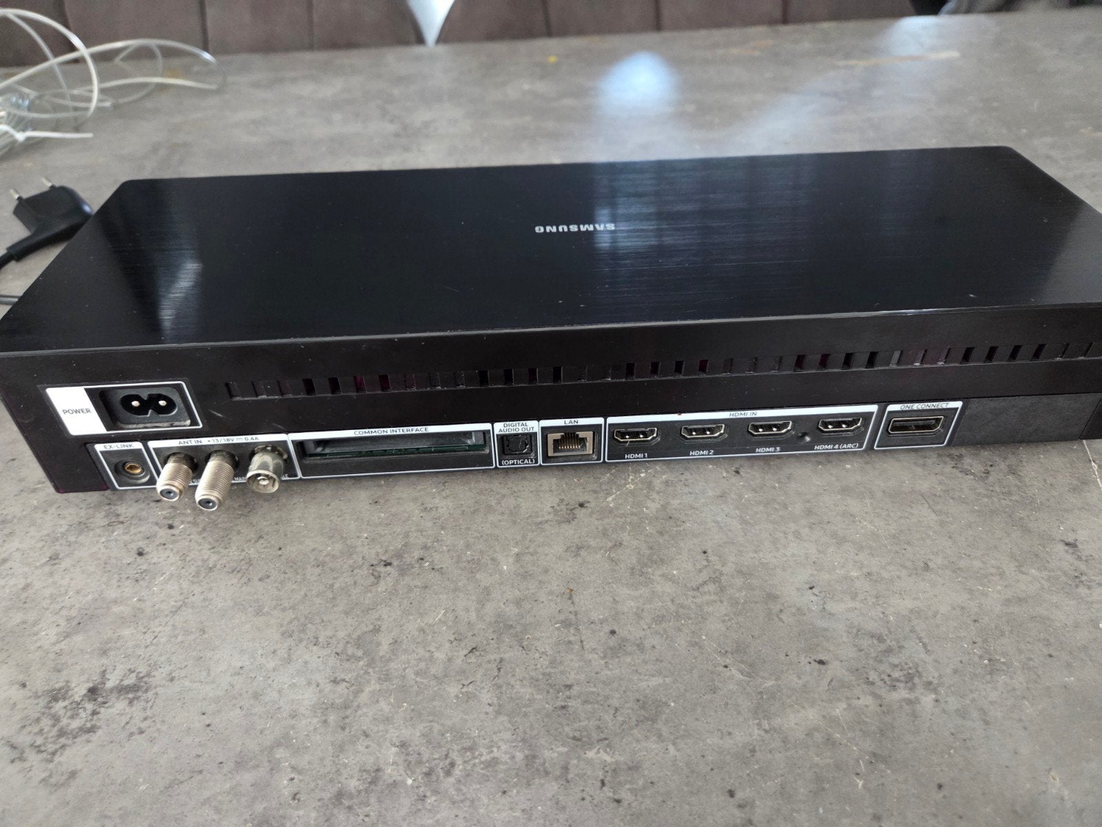 Samsung one connect box (type SOC1003N), Ophalen of Verzenden, 100 Hz, Samsung, 100 cm of meer