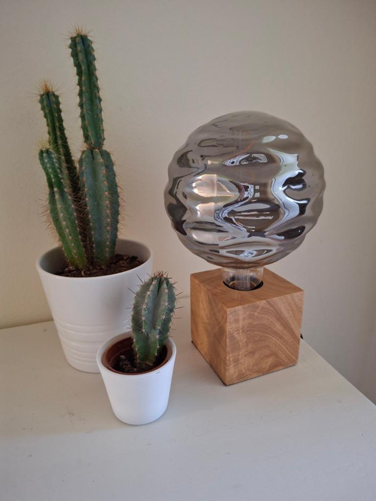 Moderne tafellamp met houten voet en spiegelende lamp, Ophalen, Zo goed als nieuw, Glas
