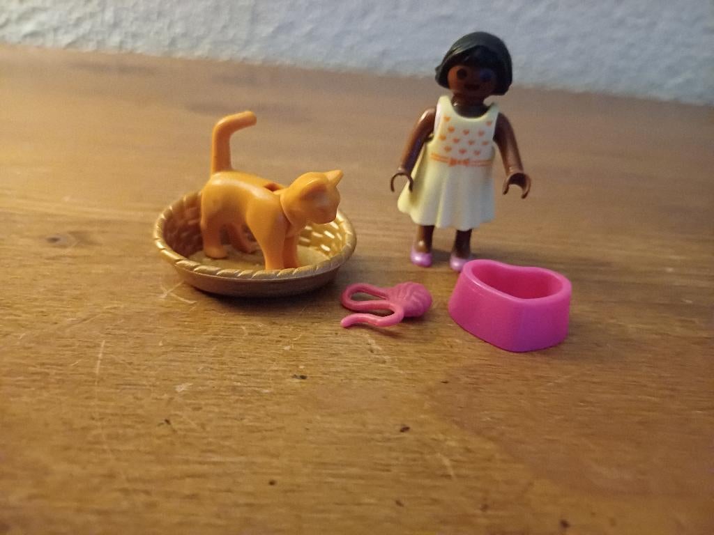 Playmobil meisje met poezenmand., Kinderen en Baby's, Speelgoed | Playmobil, Zo goed als nieuw, Los playmobil, Ophalen of Verzenden
