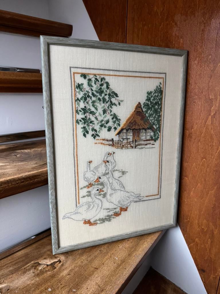 Geborduurd schilderij | Ganzen in de tuin, Hobby en Vrije tijd, Borduren en Borduurmachines, Ophalen of Verzenden, Zo goed als nieuw