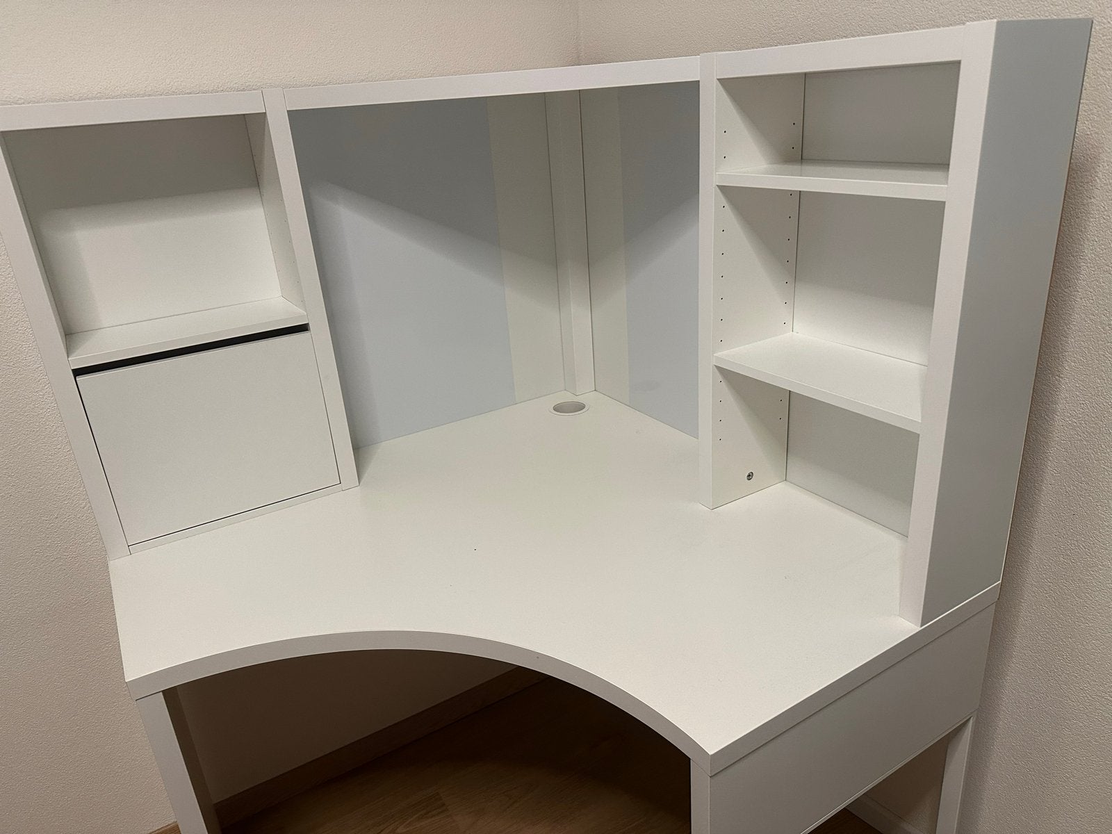 IKEA Micke hoekbureau - wit, met lichte beschadiging, Ophalen, Opbergruimte, Gebruikt, Spaanplaat of MDF