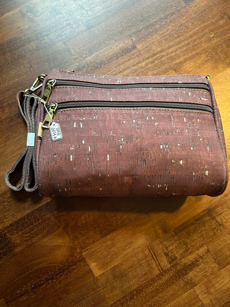 Nieuwe bruine kurk tas met meerdere ritsvakken, Sieraden, Tassen en Uiterlijk, Tassen | Schoudertassen, Ophalen of Verzenden, Nieuw