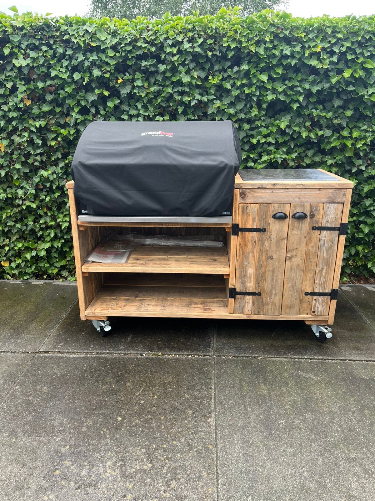 Bbq incl buitenkeuken, Tuin en Terras, Ophalen, Zo goed als nieuw