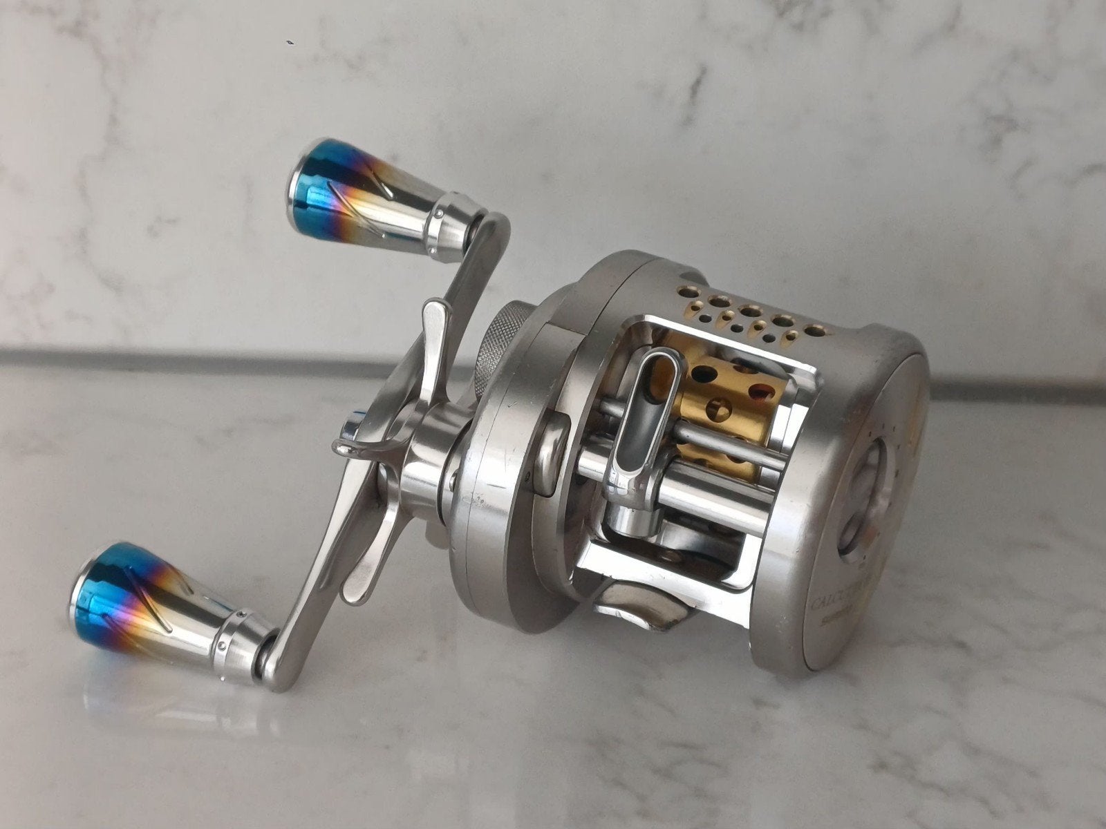 Shimano Calcutta TE 200DC + custom grips, Ophalen of Verzenden, Gebruikt, Molen