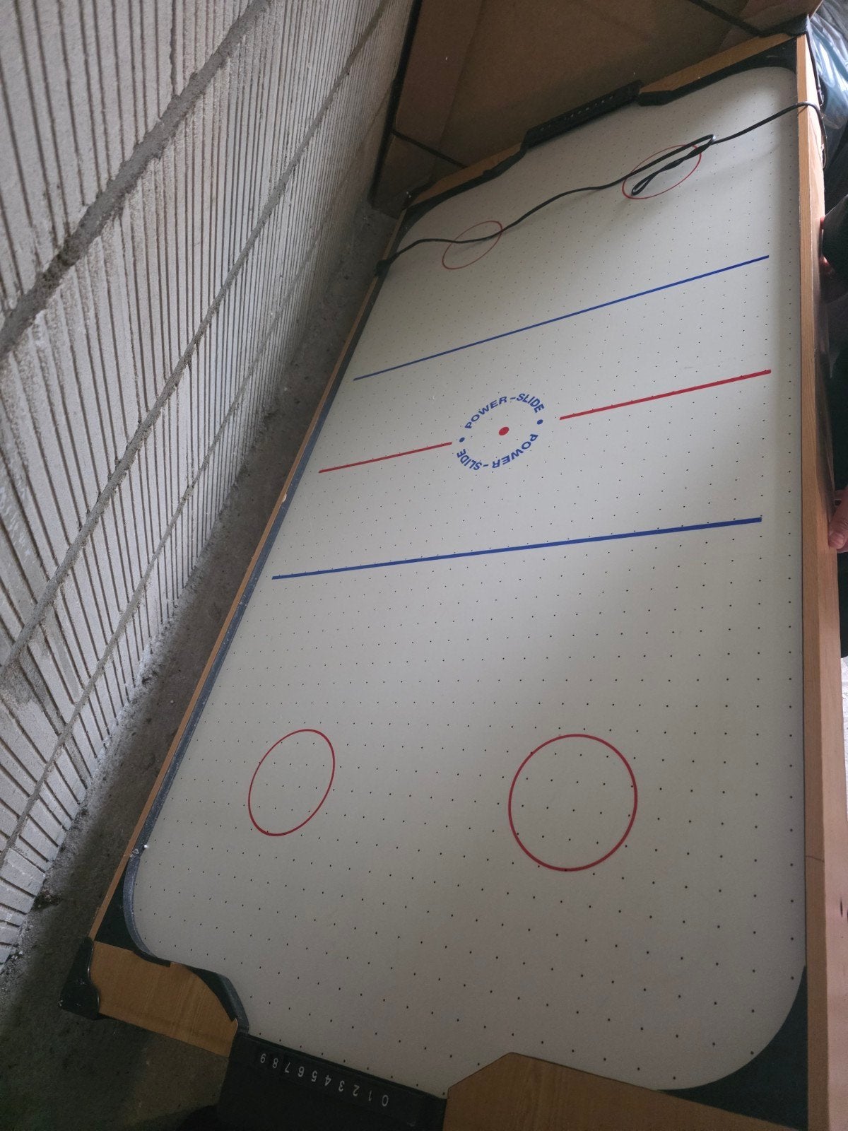 Airhockey tafel, Ophalen