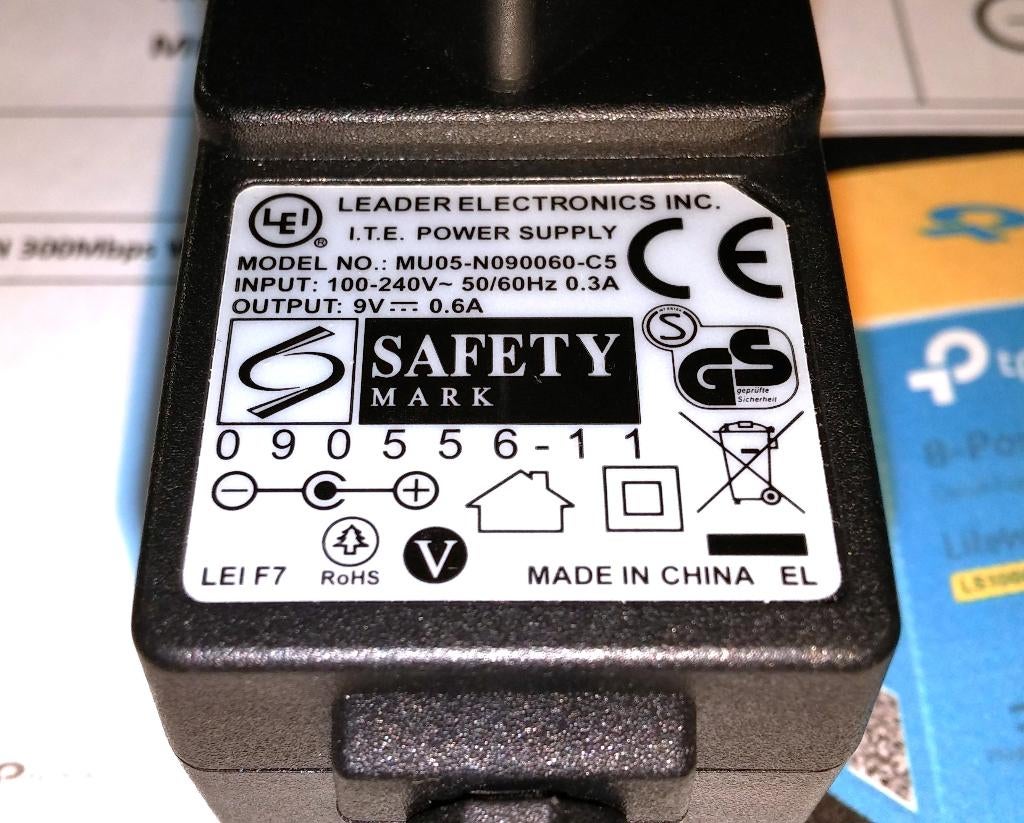 TP-Link LEI MU05-N090060-C5 9V 0.6A 6W Adapter Oplader, Ophalen of Verzenden, Zo goed als nieuw