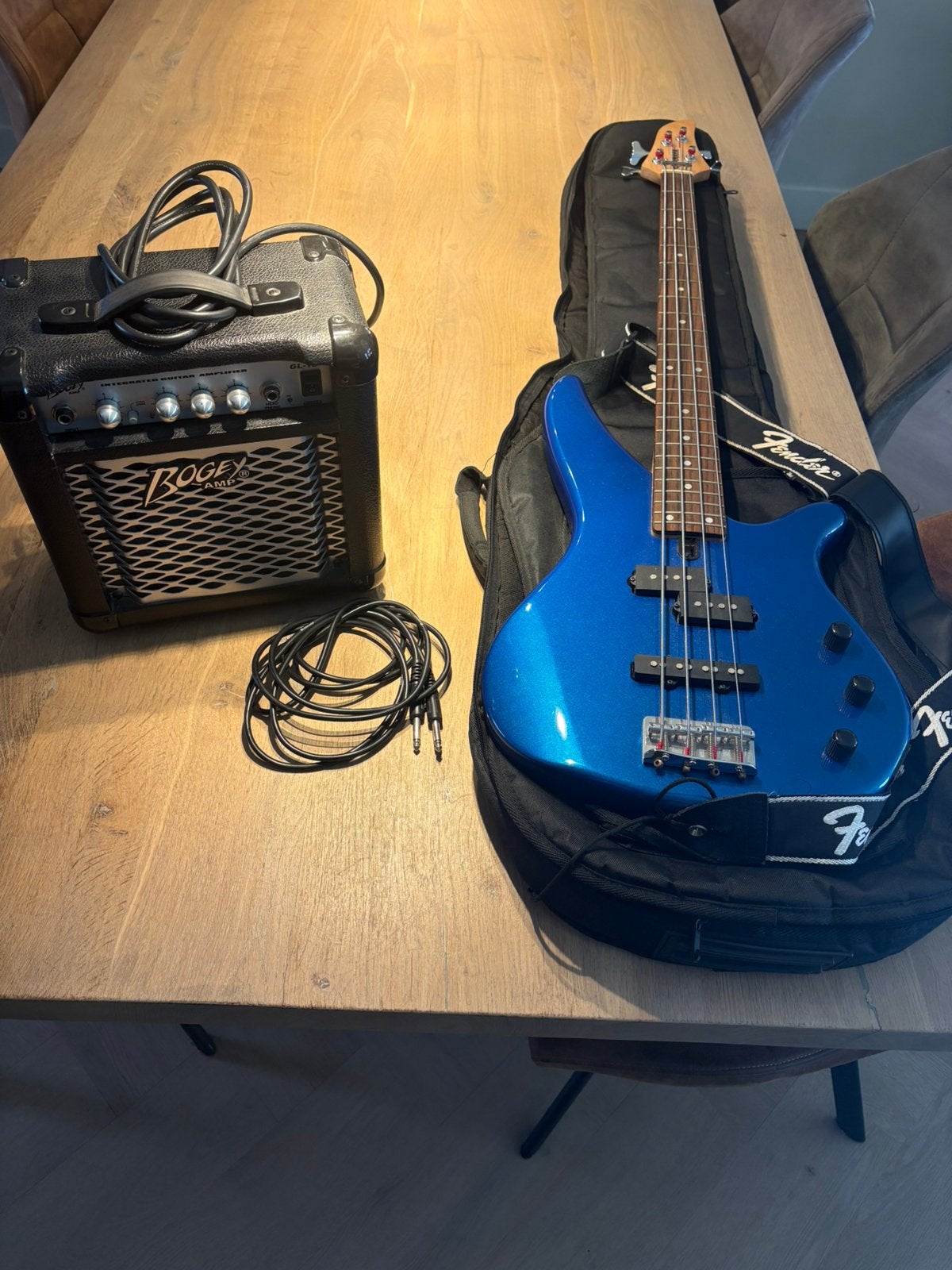 Yamaha bas gitaar, Met versterker, Zo goed als nieuw, Solid body, Ophalen