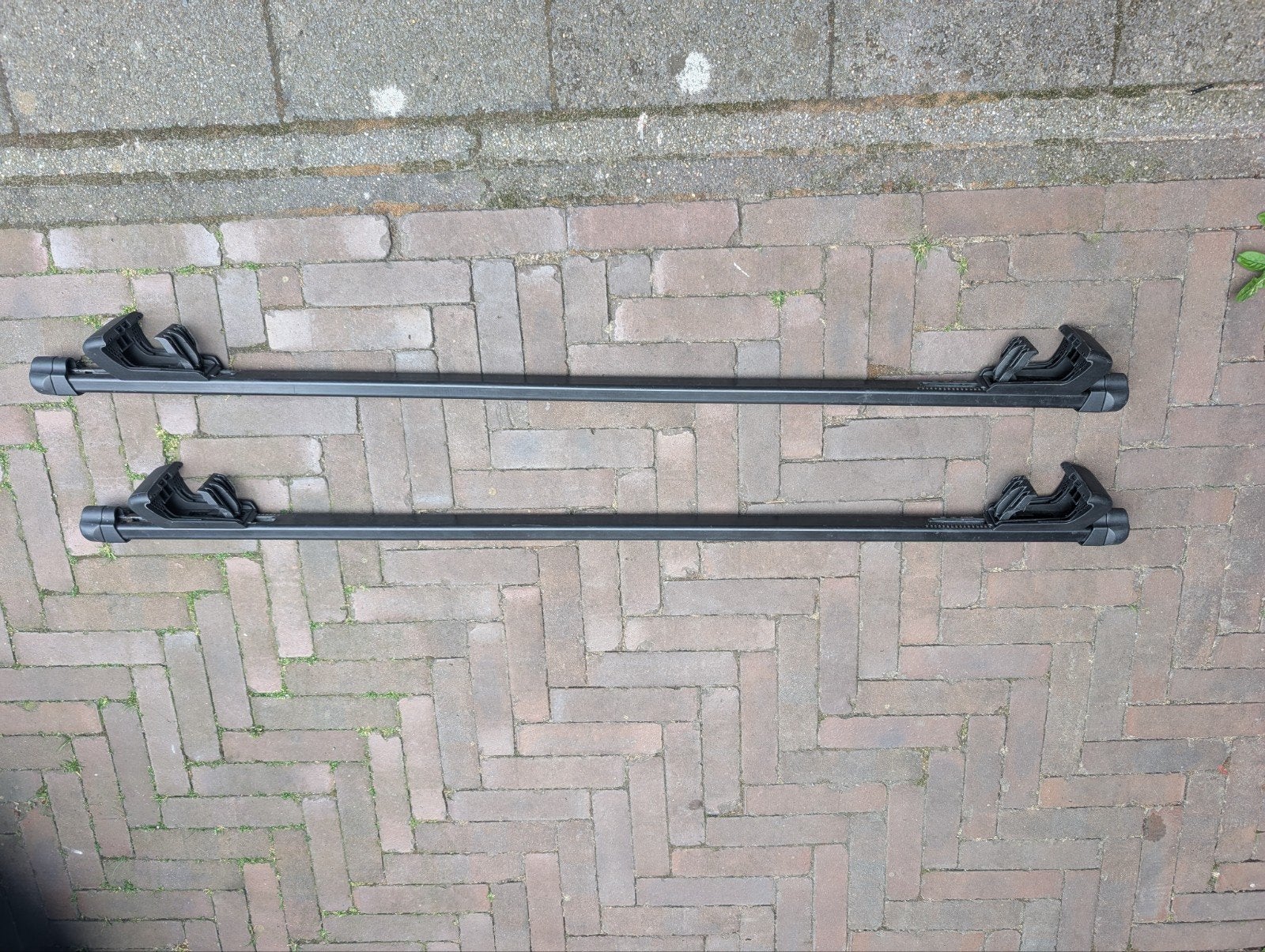 Thule dakdragers 120cm (853-2341) stangen, 853-20269 voeten, Auto diversen, Ophalen, Gebruikt
