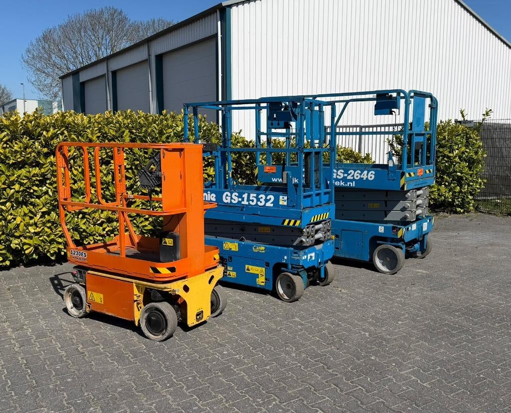 Huur schaarhoogwerker verhuur hoogwerker