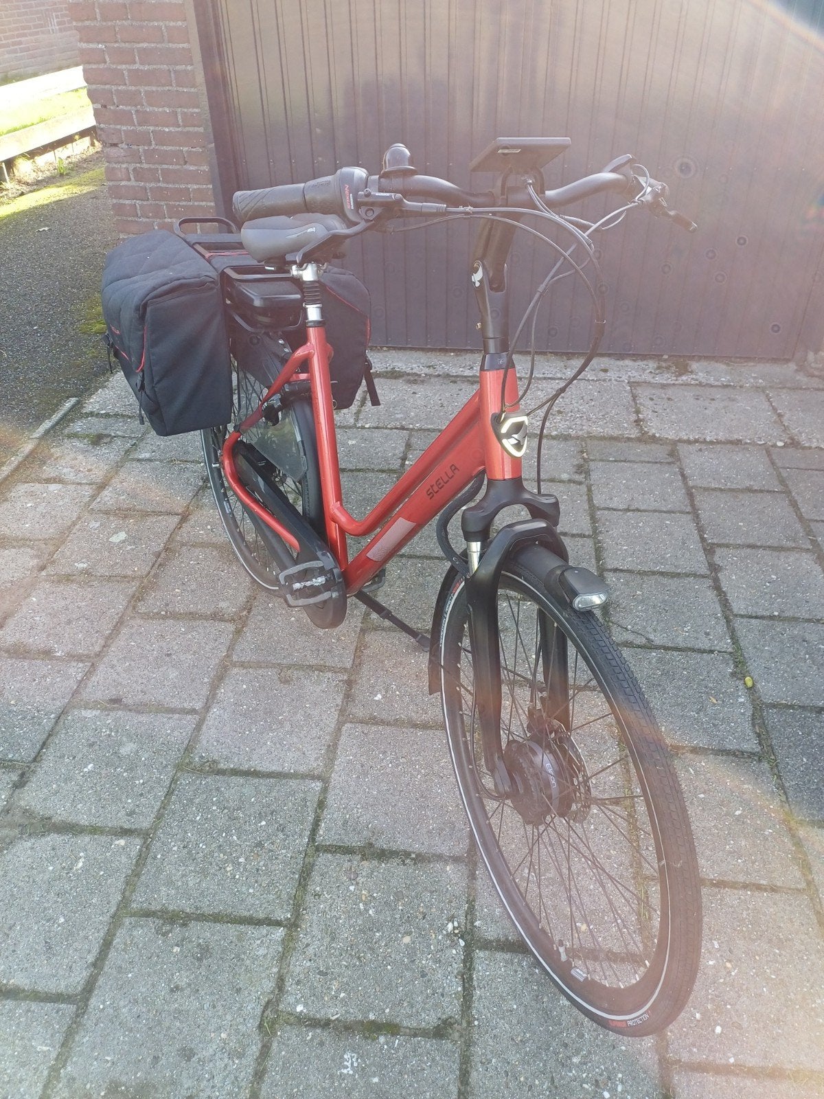 Stella Vicenza RED FDSTeRte2.1 28", Fietsen en Brommers, Fietsen | Dames | Omafietsen, Ophalen, 53 tot 56 cm, Versnellingen, Zo goed als nieuw