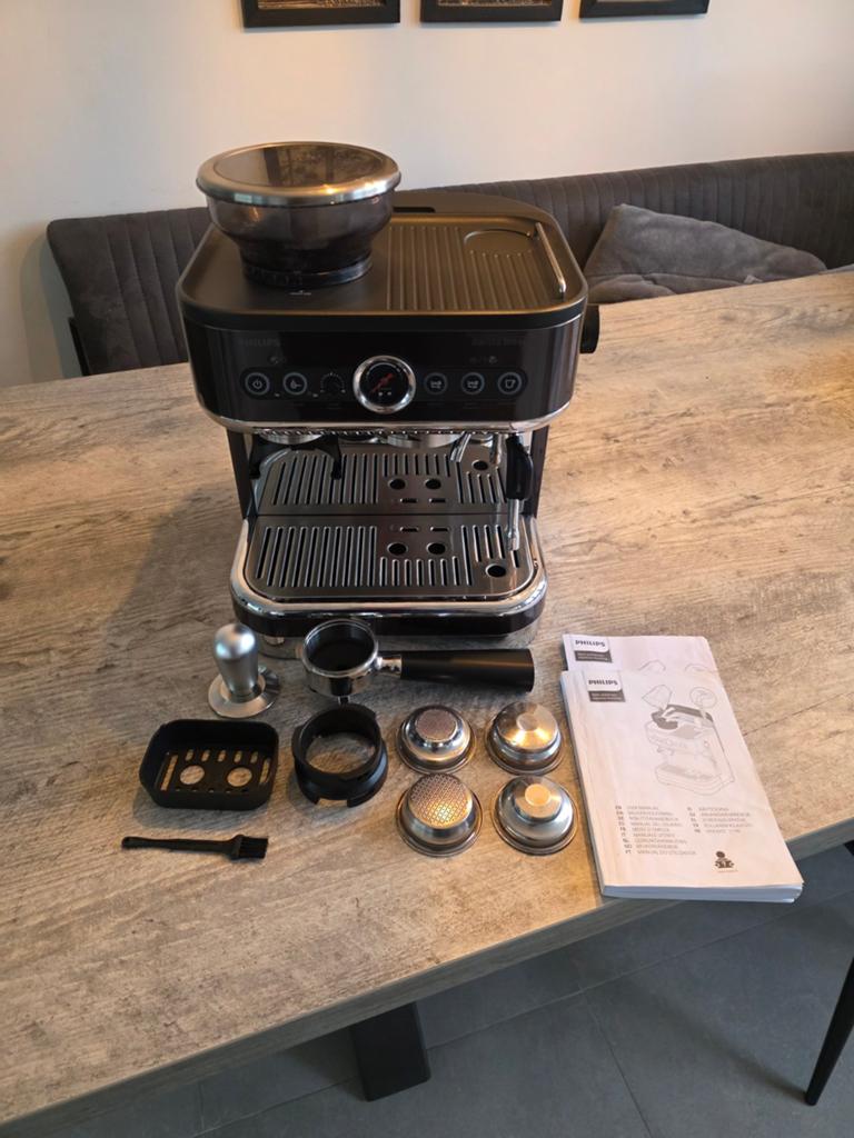 Philips BaristaBrew zwart PSA3218 Espresso machine met molen, Espresso apparaat, Zo goed als nieuw, Afneembaar waterreservoir
