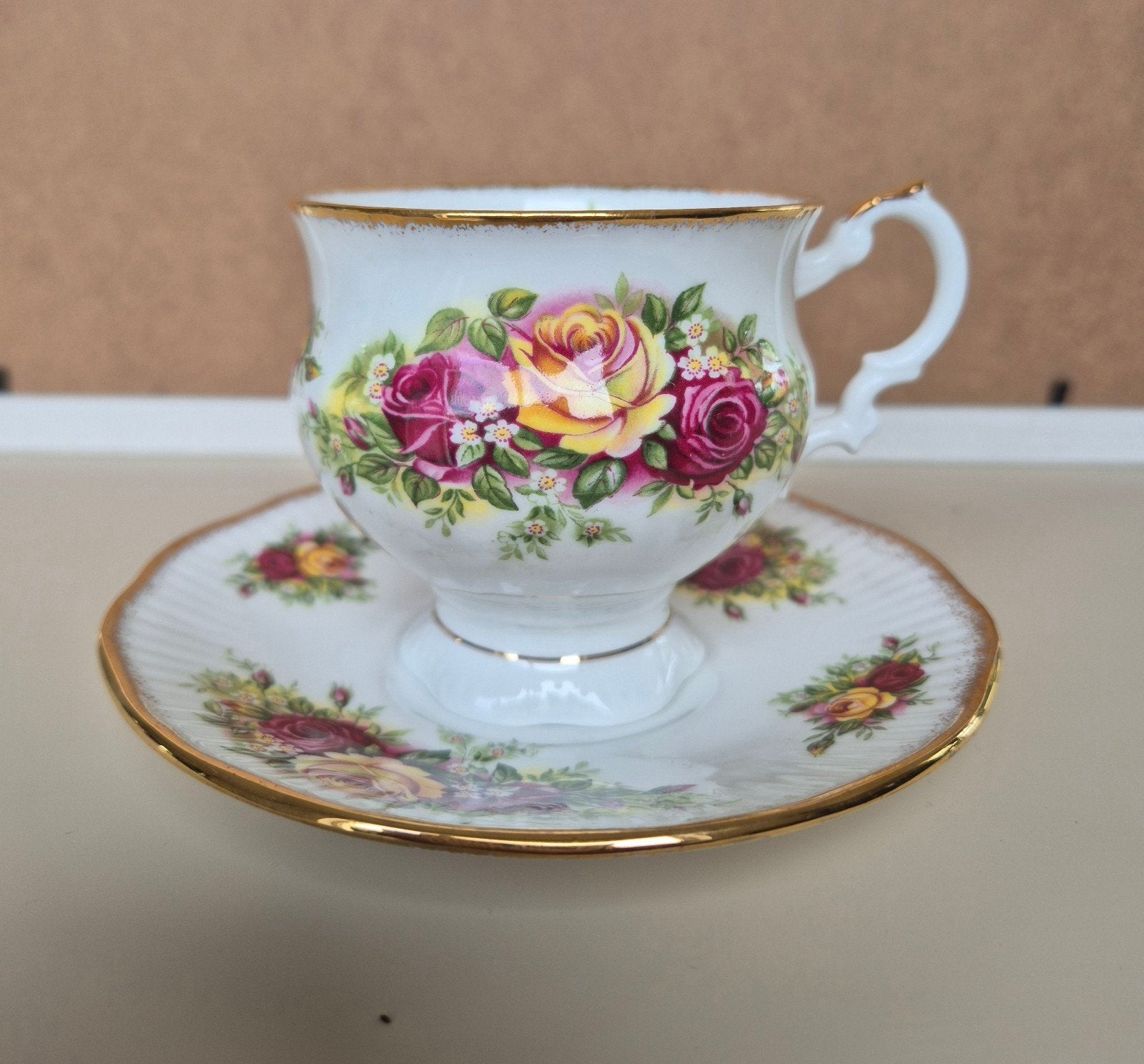 Vintage Elizabethan Staffordshire  kop en schotel, Antiek en Kunst, Antiek | Servies los, Ophalen of Verzenden