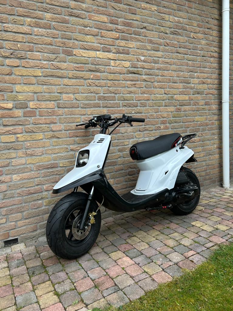 Yamaha booster 70cc, Fietsen en Brommers, Scooters | Overige merken, Ophalen, Zo goed als nieuw, Tweetakt