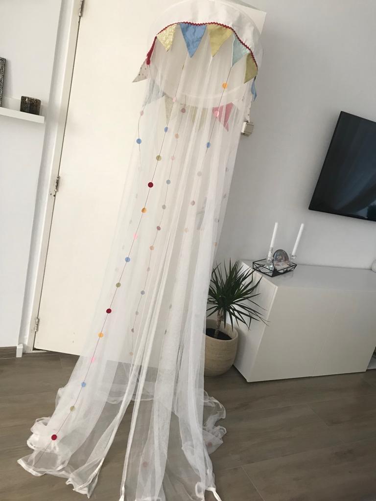 Klamboe met vrolijke vlaggetjes en pompons, Ophalen, Zo goed als nieuw, Klamboe