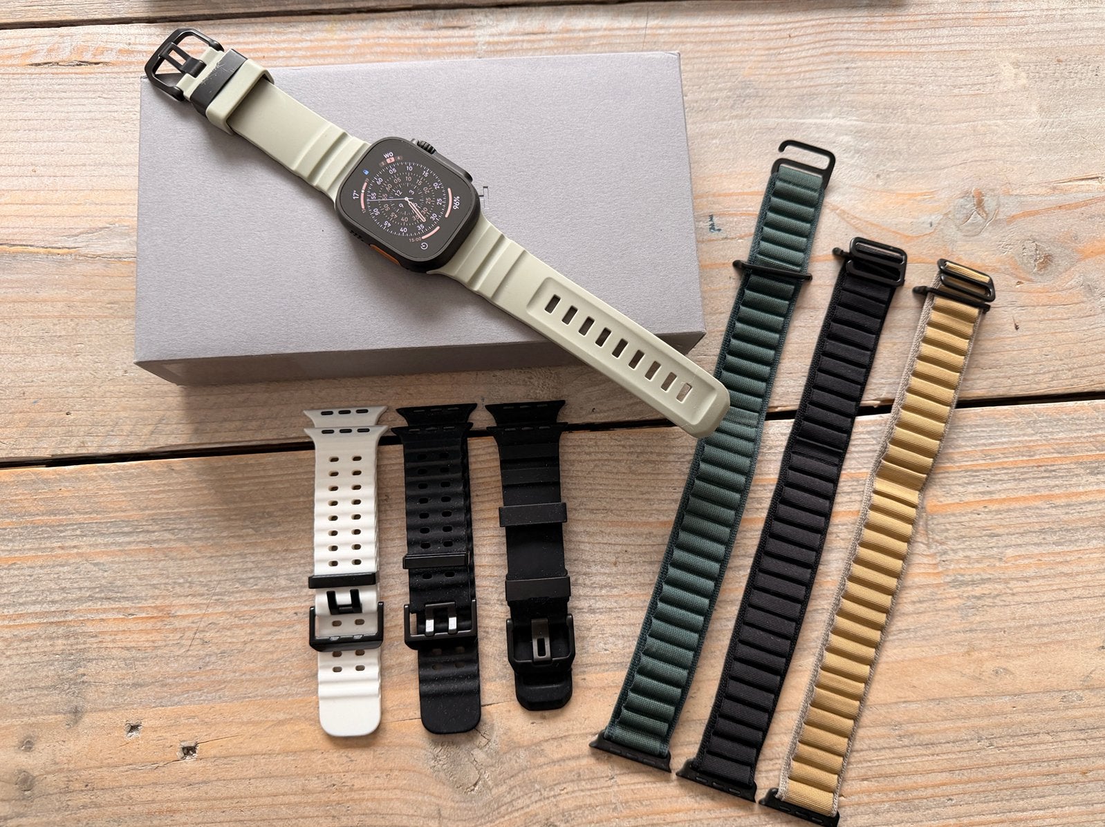 Apple Watch Ultra 2 incl. 7 bandjes, doos en oplader, Sieraden, Tassen en Uiterlijk, Smartwatches, Ophalen of Verzenden, Zo goed als nieuw