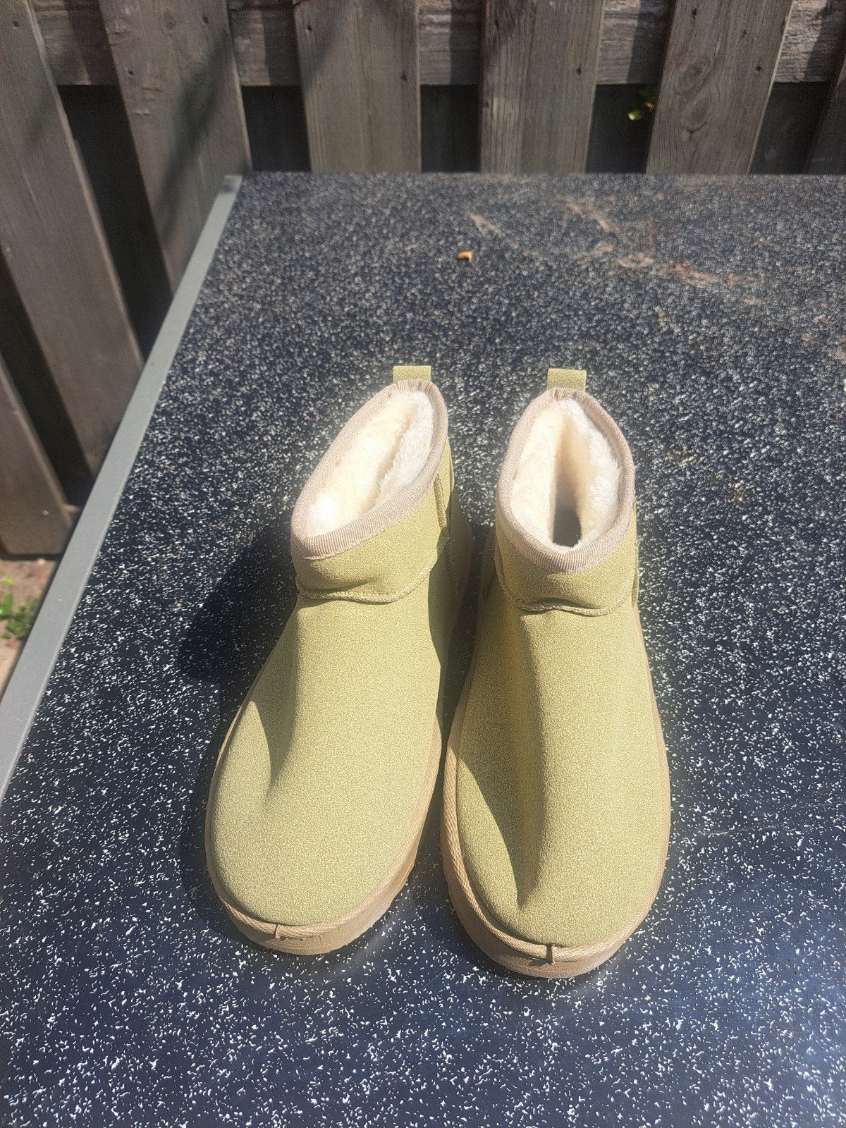 Comfortabele Uggs in olijfgroen - Maat 38, Lage of Enkellaarzen, Ophalen of Verzenden, Zo goed als nieuw, Groen