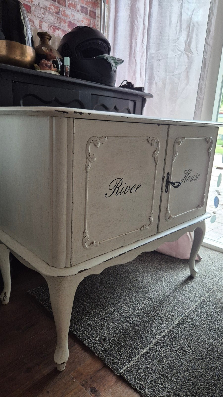 Brocante Queen Anne kastje, Ophalen
