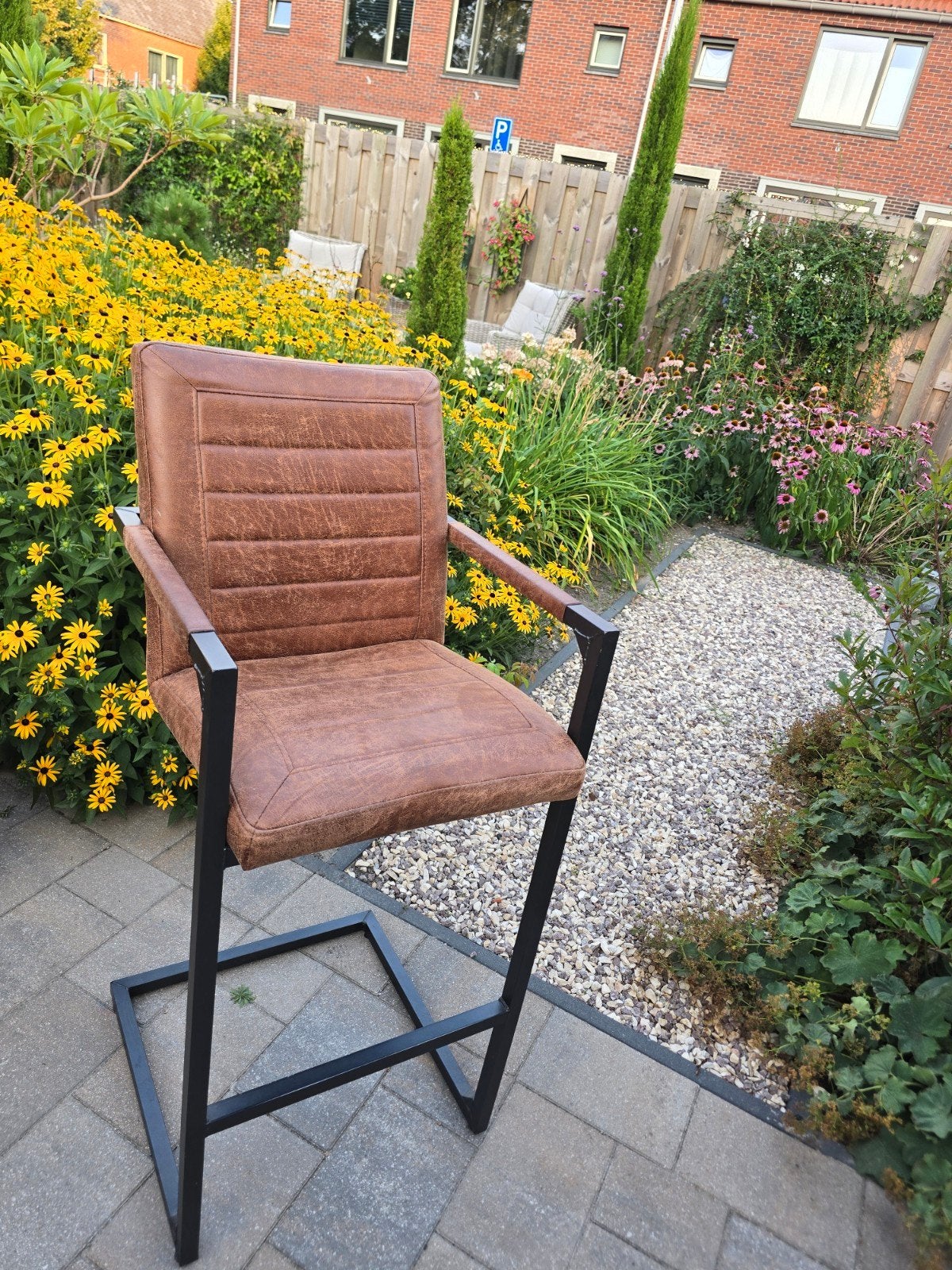 Leren barkruk met armleuningen en metalen frame, Ophalen of Verzenden, Zo goed als nieuw, 90 cm of meer, Leer