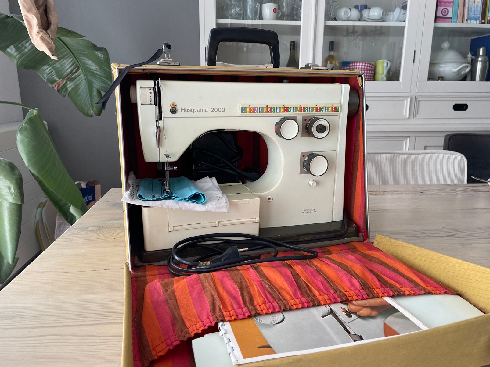 Werkende vintage Husqvarna Viking 6430 naaimachine in koffer, Ophalen, Gebruikt, Naaimachine, Husqvarna