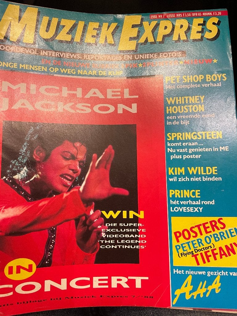 Muziek Expres juli 1988 met Bruce Springsteen uithaal Poster, Ophalen of Verzenden, 1980 tot heden, Tijdschrift