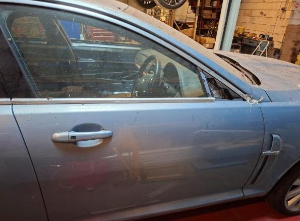 Portier Links achter Jaguar XF 2010, Ophalen