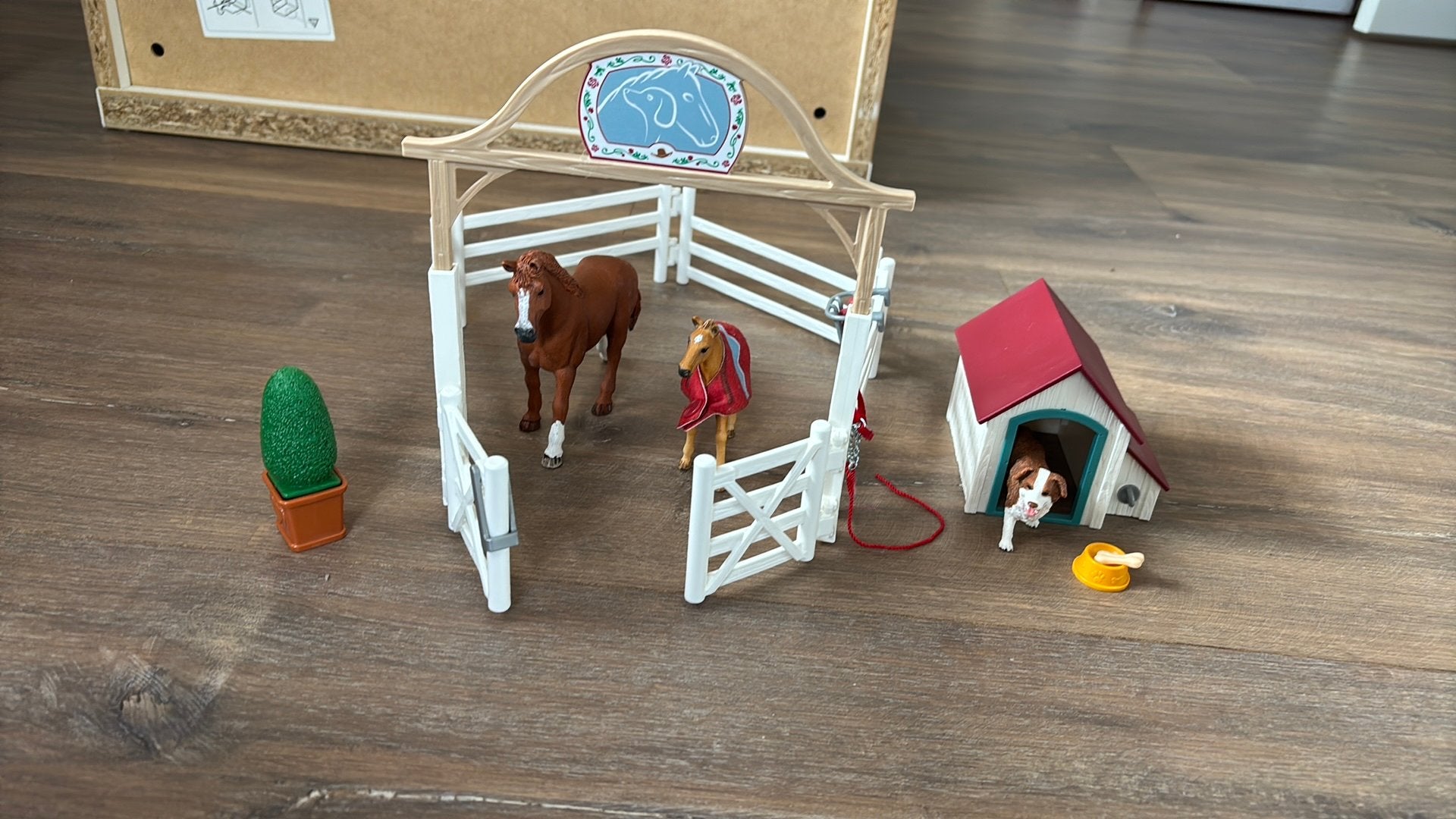 Schleich Paardenweide met hondenhok, Ophalen of Verzenden, Nieuw