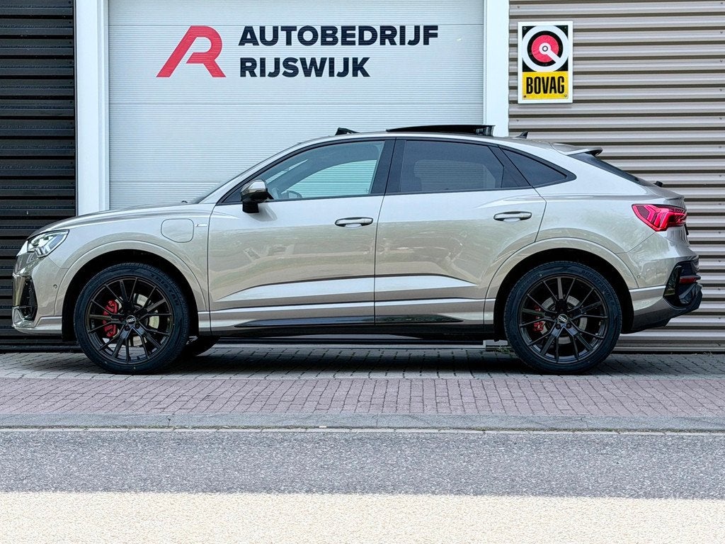 Audi Q3 Sportback 45 TFSI e S Edition Pano/360/Carbon, Auto's, Gebruikt, Alcantara, Hybride Elektrisch/Benzine, SUV of Terreinwagen