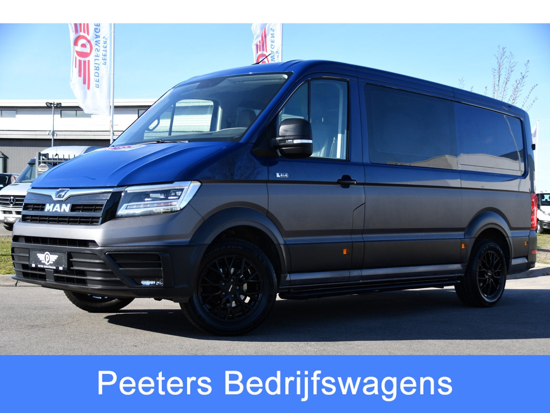 MAN TGE 3.180 35 2.0 L3H2 4x4 DC Cruise, Camera, Carplay, LE, Auto's, Automaat, Stof, Gebruikt, Euro 6