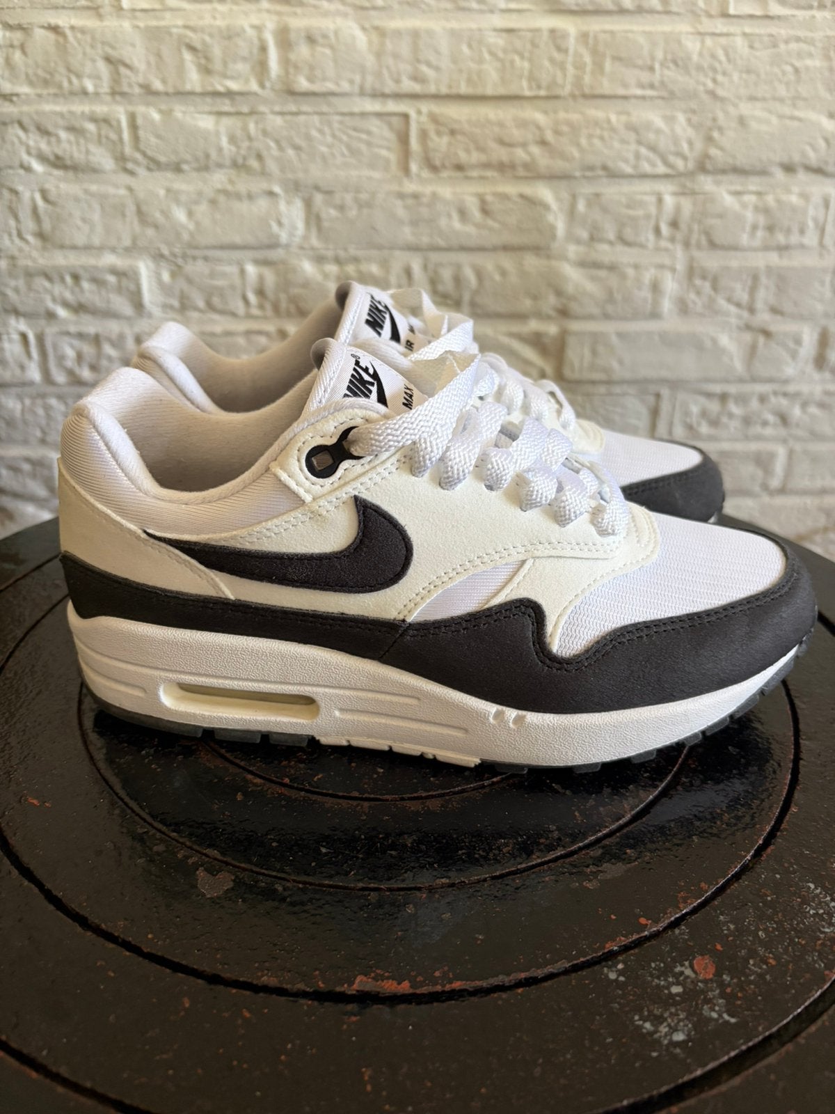 Nike air max 1 maat 37,5 antracite/wit, Ophalen of Verzenden, Zo goed als nieuw, Wit, Sneakers of Gympen