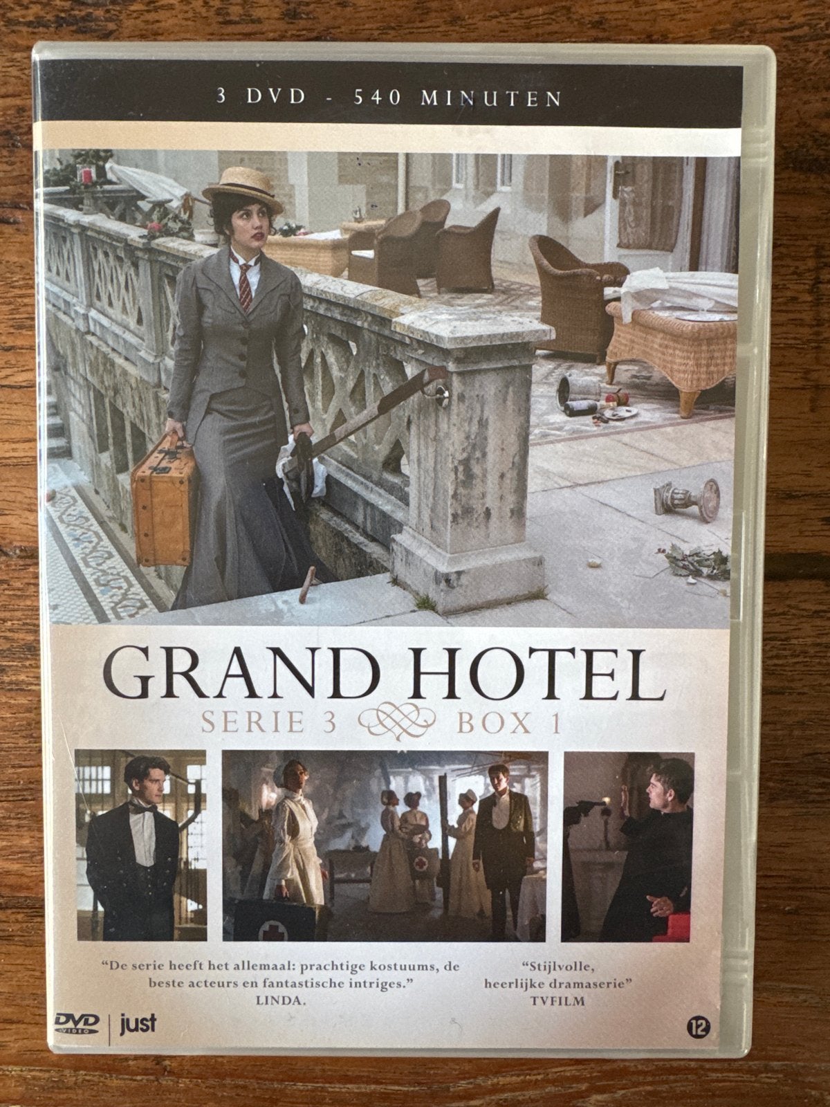 Grand Hotel - dvd Serie 1, 2 & 3 (alleen dvd box 1!), Drama, Spaans, Ophalen of Verzenden, Zo goed als nieuw