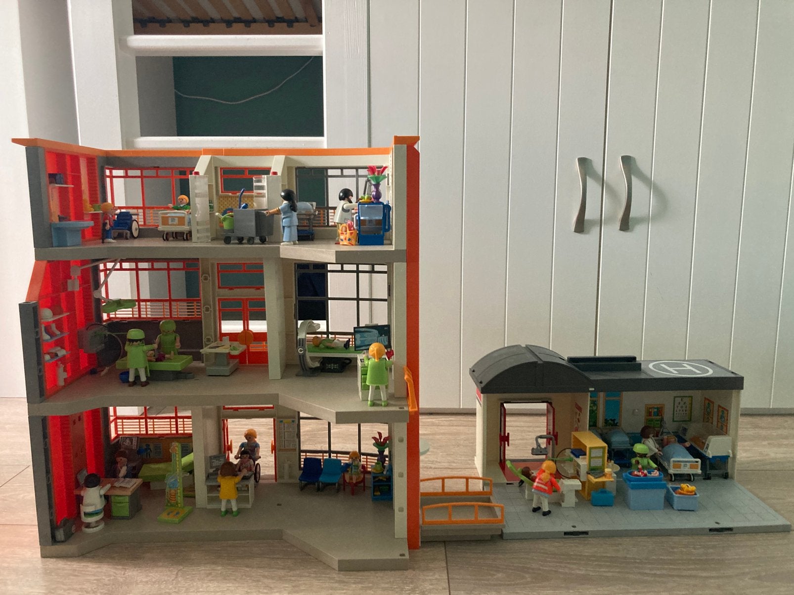 Playmobil Ziekenhuis + Extra Laag, Ambulance & Helikopter, Kinderen en Baby's, Speelgoed | Playmobil, Ophalen