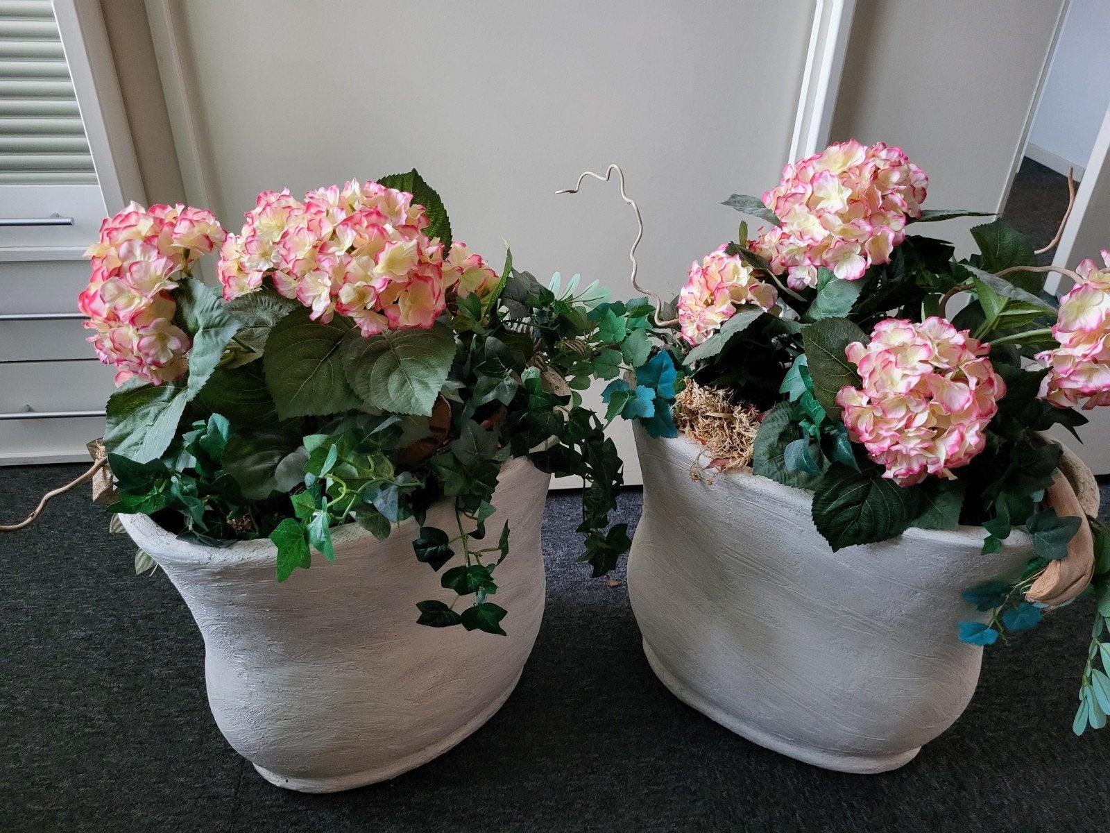 2 Grote Bloempotten met Kunstbloemen - 40cm Hoog, Binnen, Gebruikt, Overige materialen, Ophalen of Verzenden